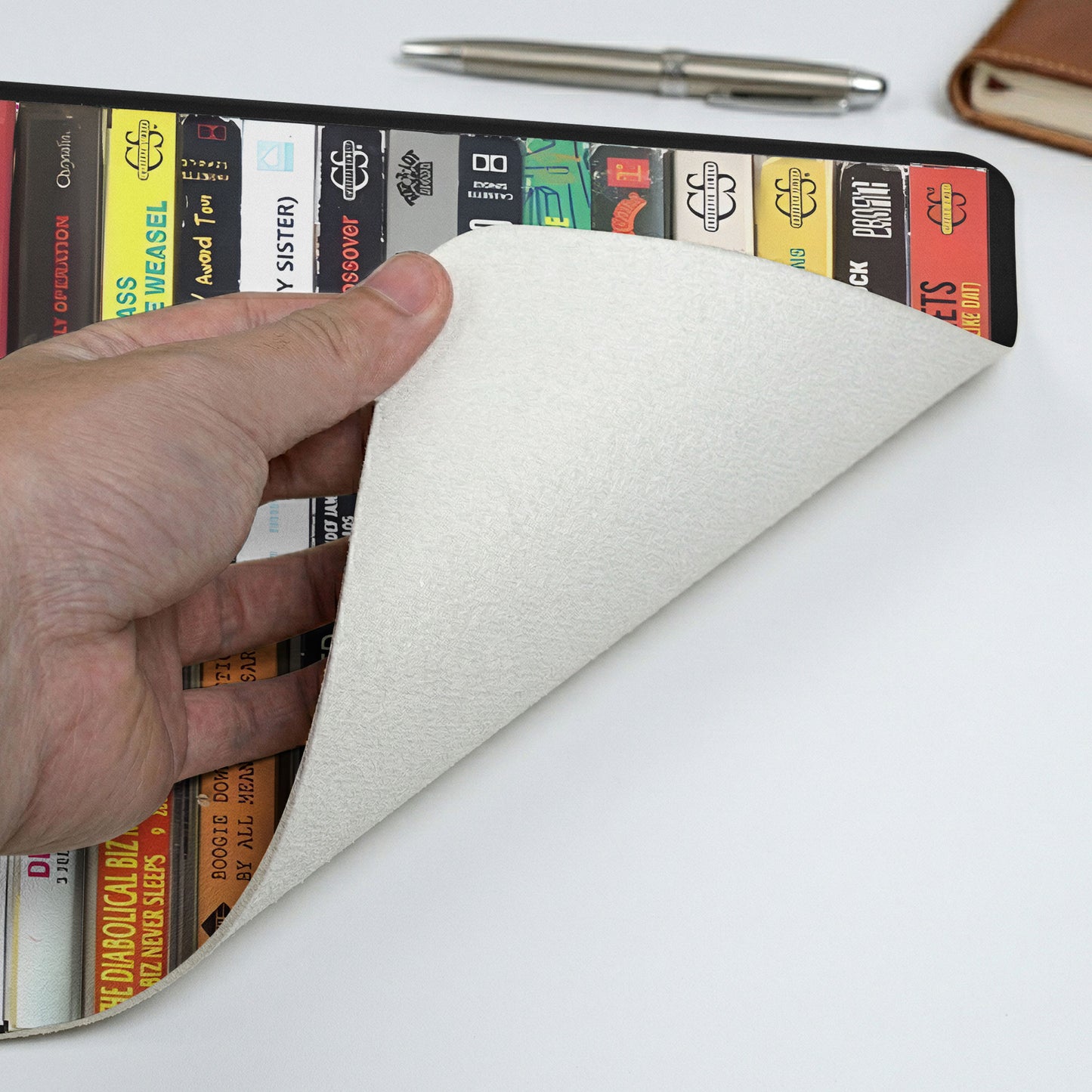 Old-school Hip-Hop Cassette Tapes Desk Mat – Non-slip Office Gift Keyboard Pad Birthday Gift For Music Lovers