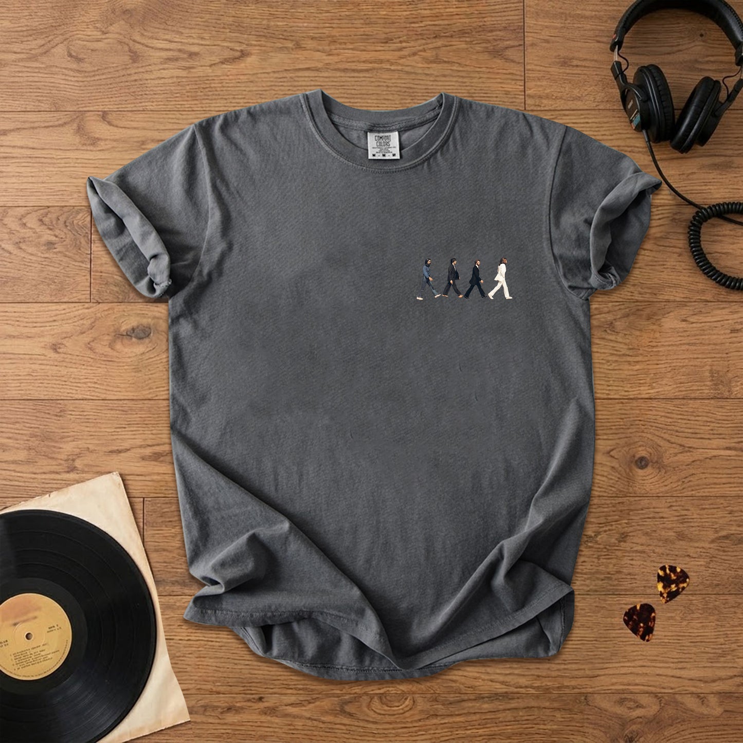 Vintage The Beatles Crossing Abbey Road Graphic T-Shirt – Retro Music The Beatles Band Merch Tee