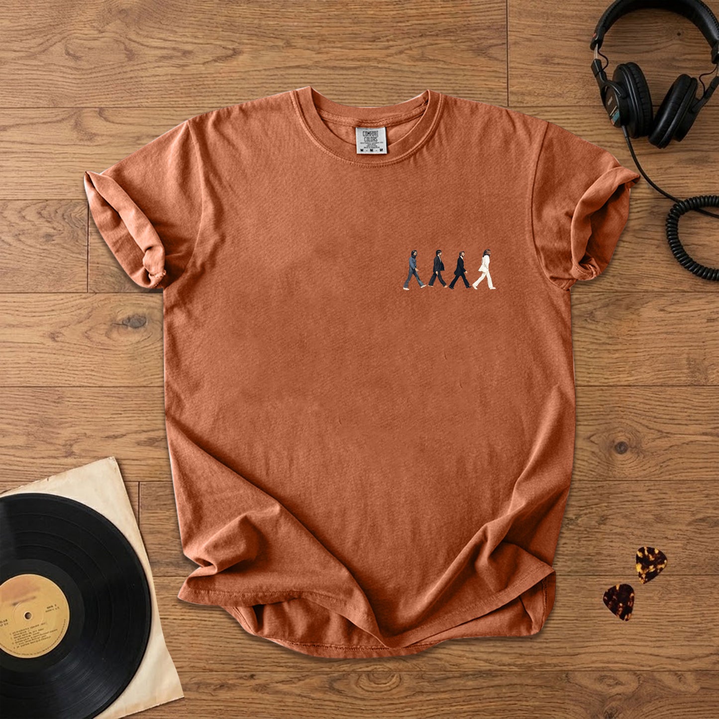 Vintage The Beatles Crossing Abbey Road Graphic T-Shirt – Retro Music The Beatles Band Merch Tee